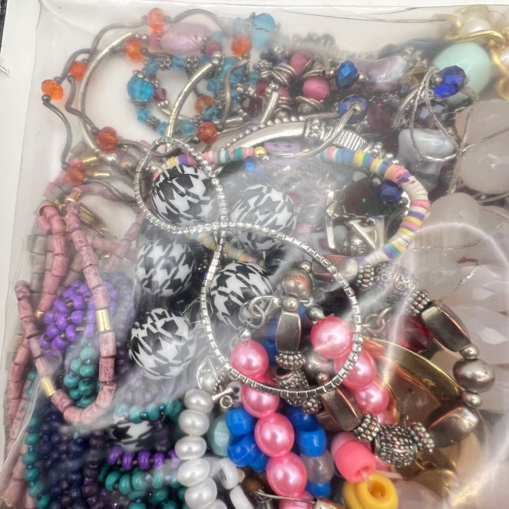 Mixed Estate Lot 2.1lb Necklaces Earrings Bracelets Wearable Sellable 1980-2000s - Picture 12 of 12